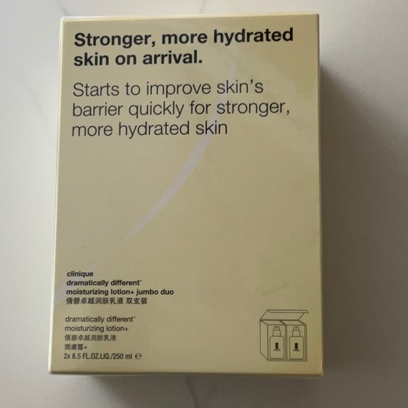 CLINIQUE Dramatically different moisturizing lotion. Twin Pack of Large bottle - Picture 2 of 3